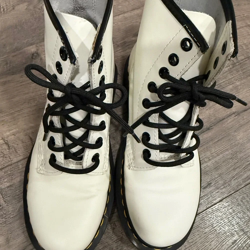 Dr. Martens 1460 White Smooth Leather Lace Up Combat Boots Kids 4M 5L 11822